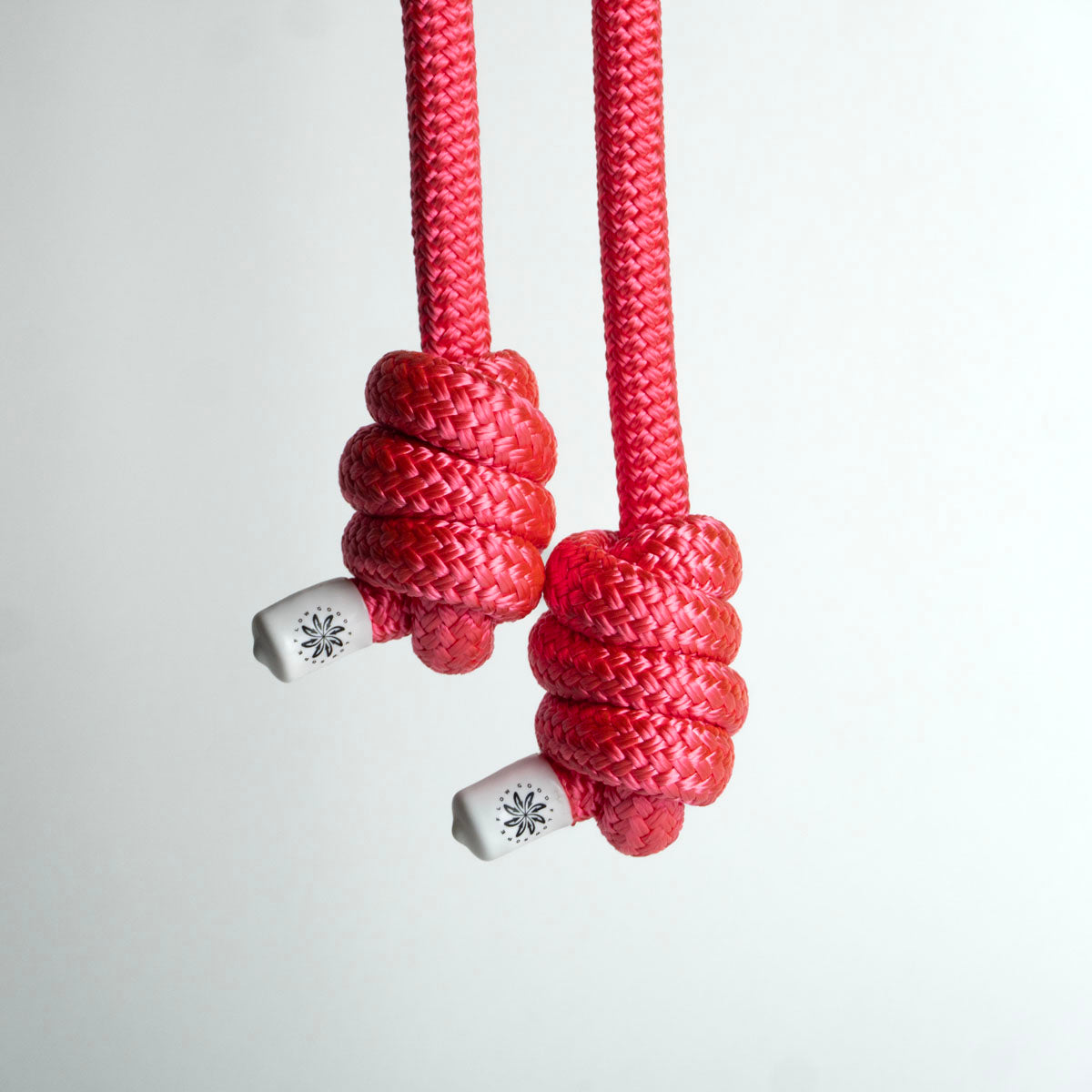 Details of the handles of the California WHITE LABEL rope